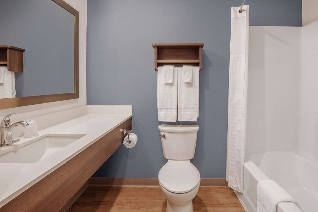 WOODSPRING SUITES WASHINGTON DC EAS-guestroom-Guest Room,Bathroom,On-Site.jpg