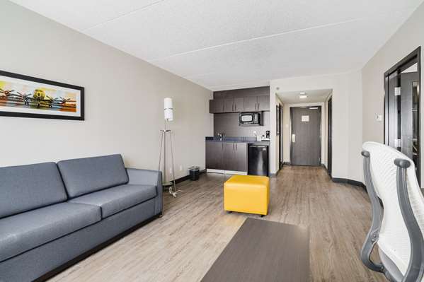 Suite - GLo Best Western Mississauga Corporate Centre Hotel