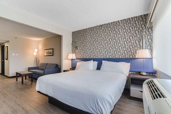 Suite - GLo Best Western Mississauga Corporate Centre Hotel