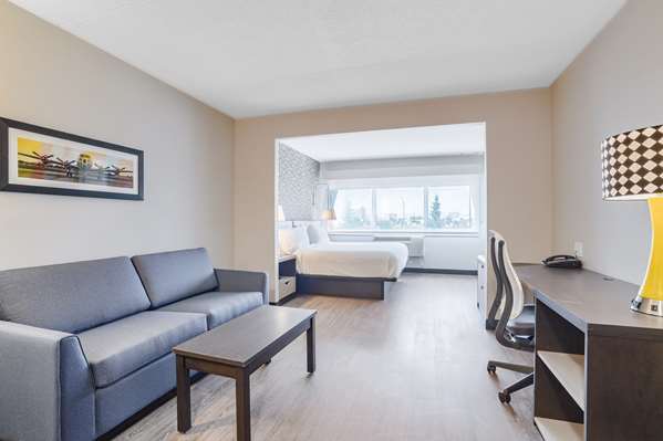 Suite - GLo Best Western Mississauga Corporate Centre Hotel