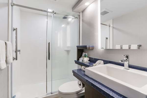 Suite - GLo Best Western Mississauga Corporate Centre Hotel