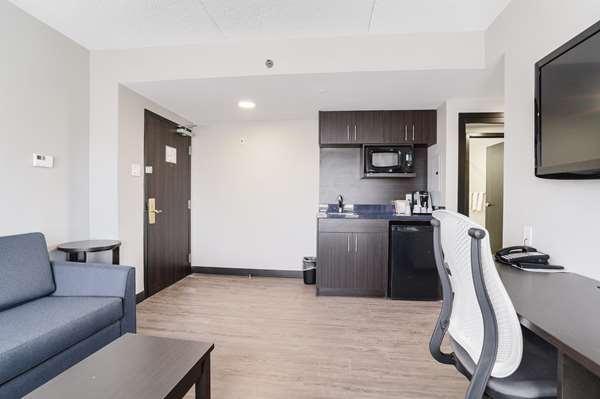 Suite - GLo Best Western Mississauga Corporate Centre Hotel