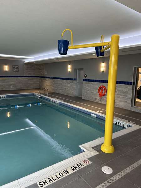 Pool - GLo Best Western Mississauga Corporate Centre Hotel