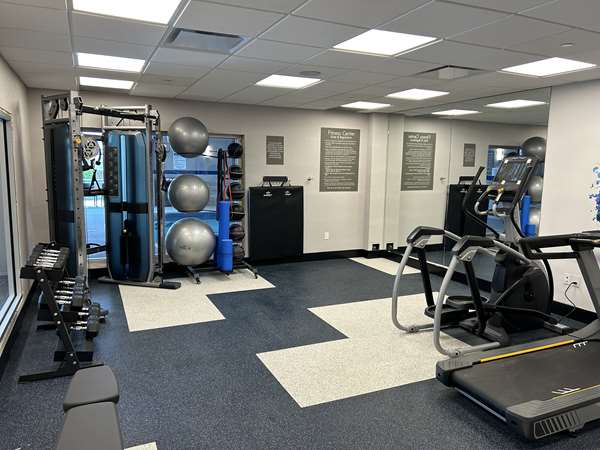 Fitness/ Exercise Room - GLo Best Western Mississauga Corporate Centre Hotel