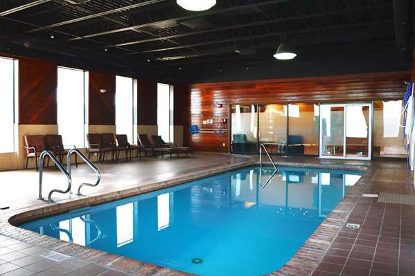Pool - Travelodge Regina
