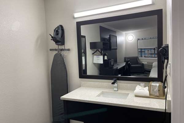  - Days Inn Calhoun - I-75, Exit 318