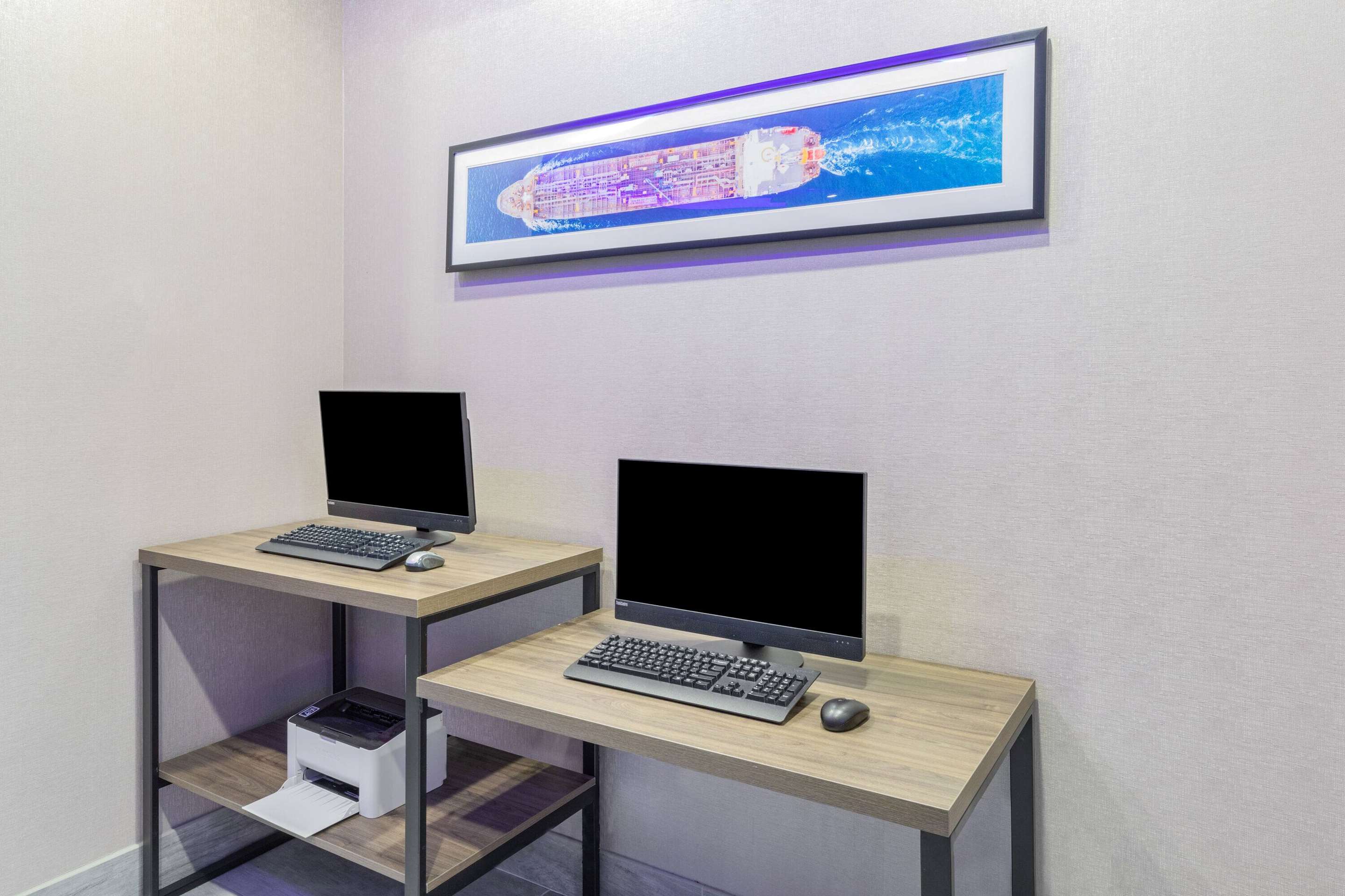 Business Center | La Quinta Inn & Suites by Wyndham Texas City I 45