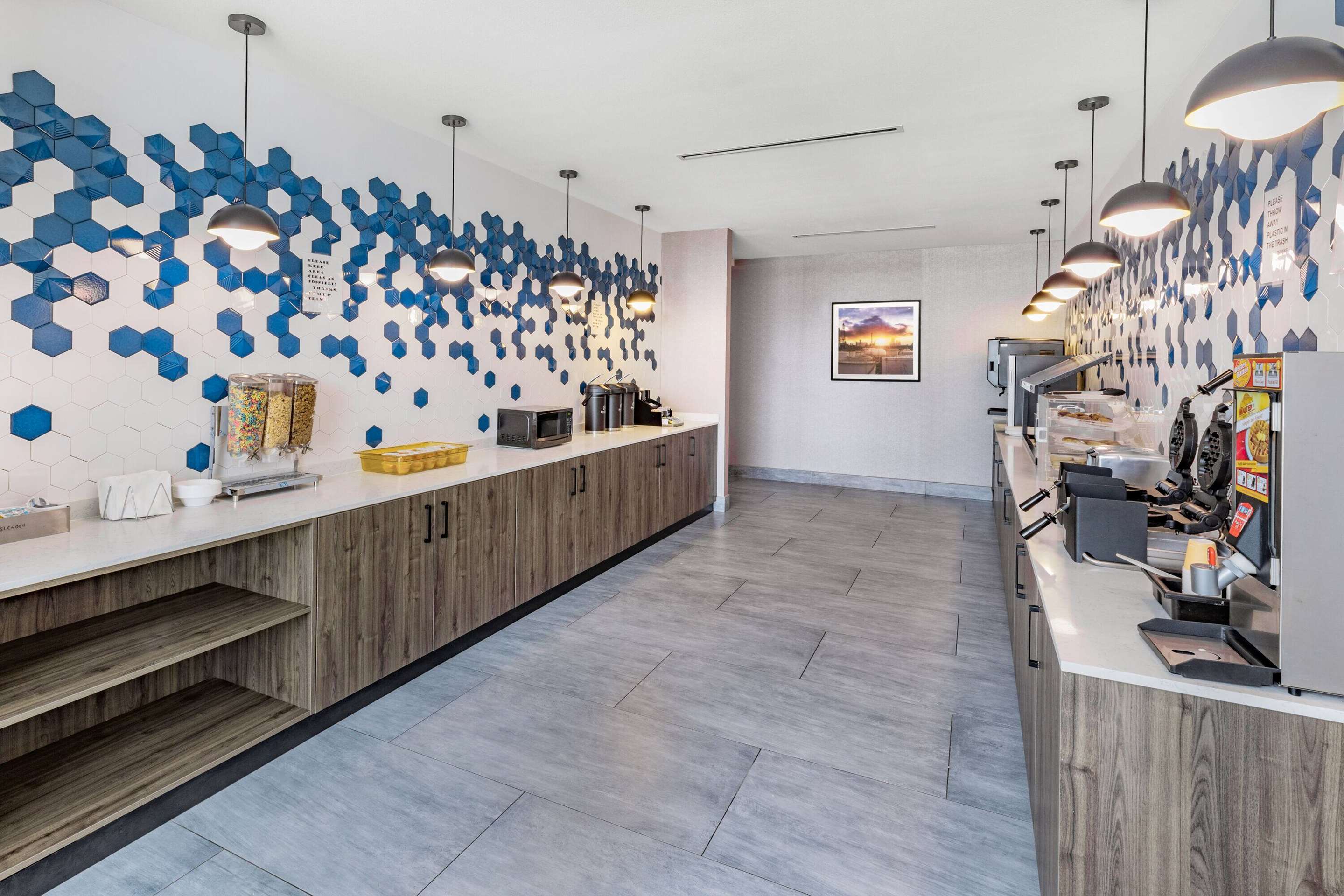 Breakfast Area | La Quinta Inn & Suites by Wyndham Texas City I 45