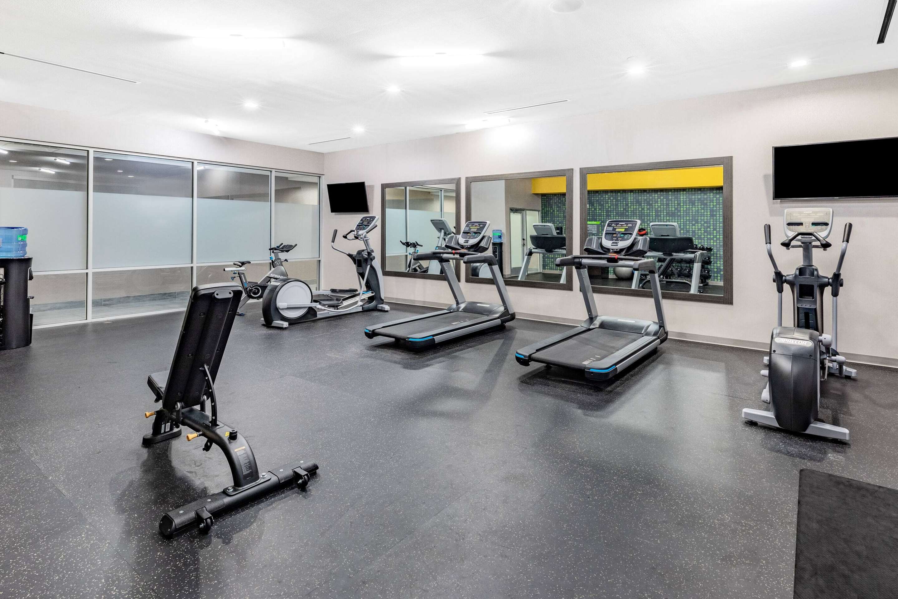 Health club fitness center gym | La Quinta Inn & Suites by Wyndham Texas City I 45