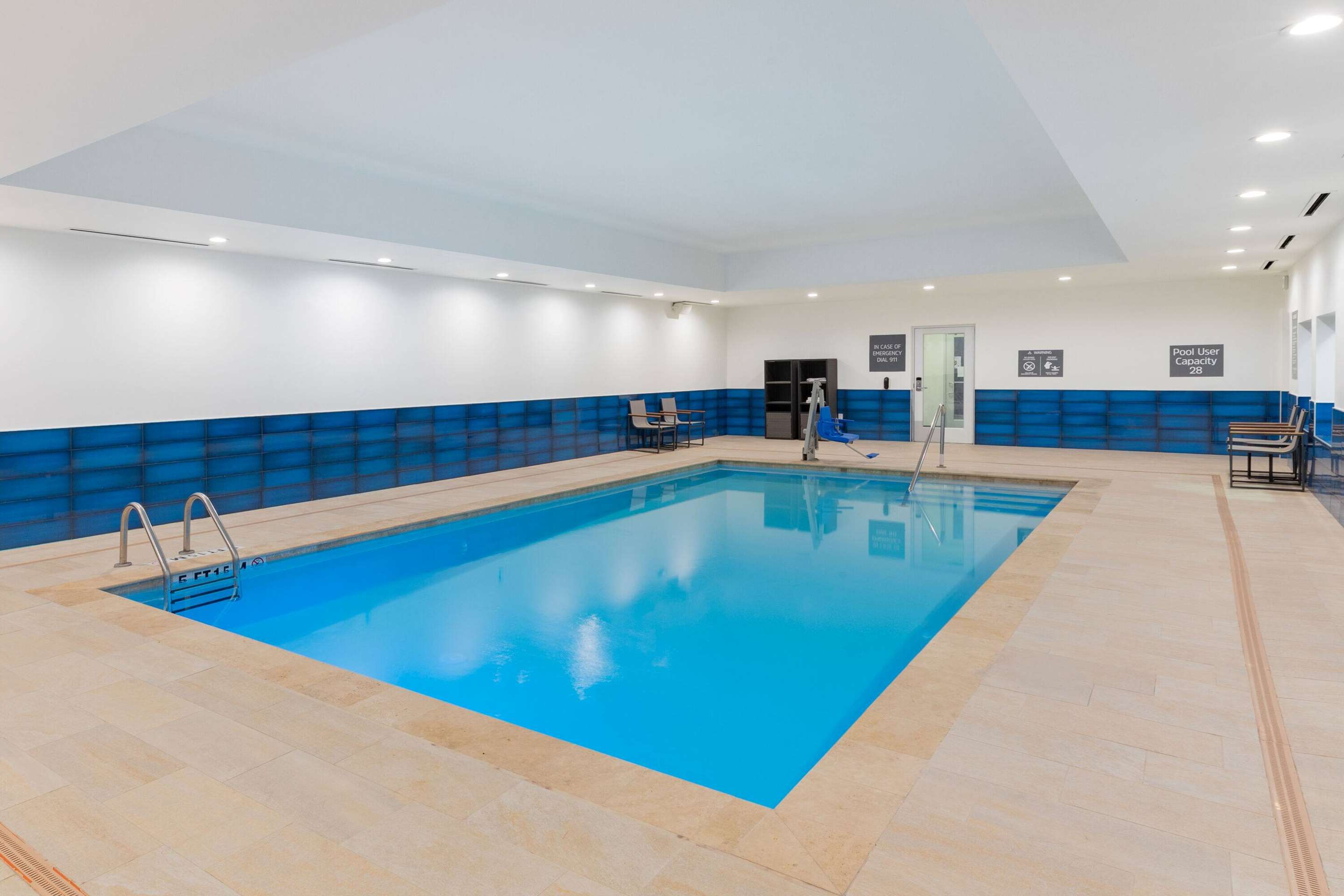 Pool | La Quinta Inn & Suites by Wyndham Texas City I 45
