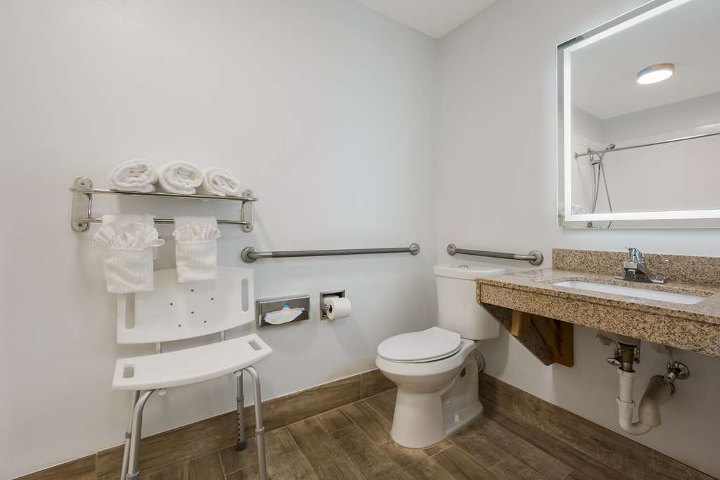 SureStay by Best Western Tuscaloosa Southeast-guestroom-Guest Room,Bathroom,On-Site.jpg