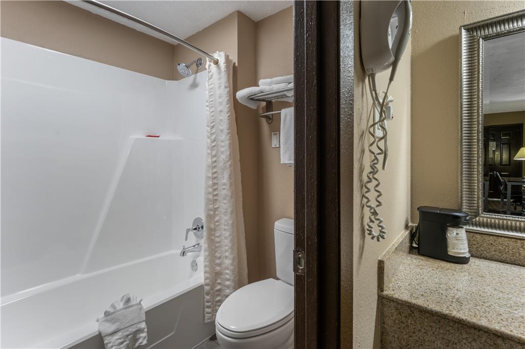 SureStay by Best Western Summersville-guestroom-Guest Room,Bathroom,On-Site.jpg