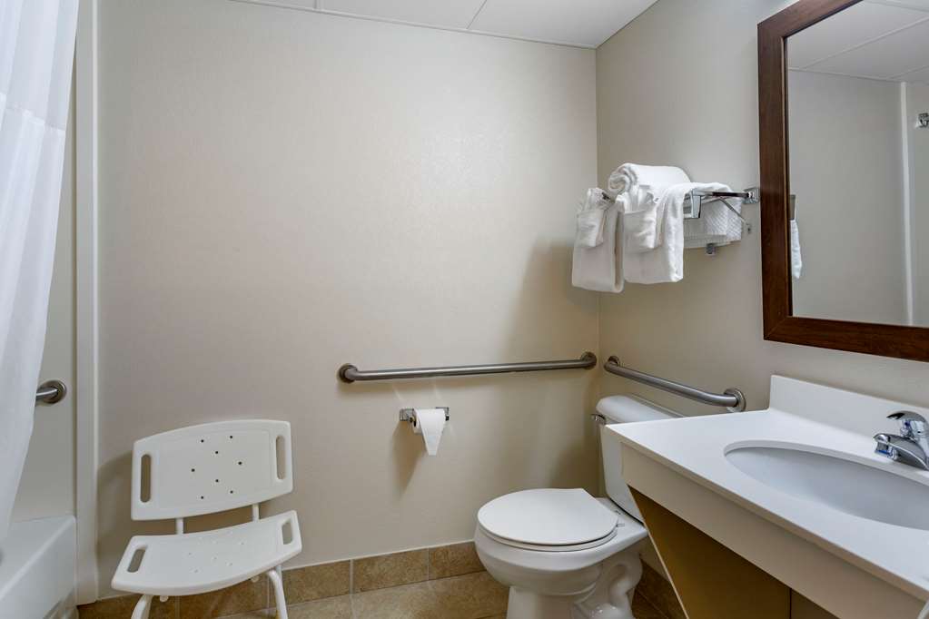 QUALITY INN OCOEE-guestroom-Guest Room,Bathroom,On-Site.jpg