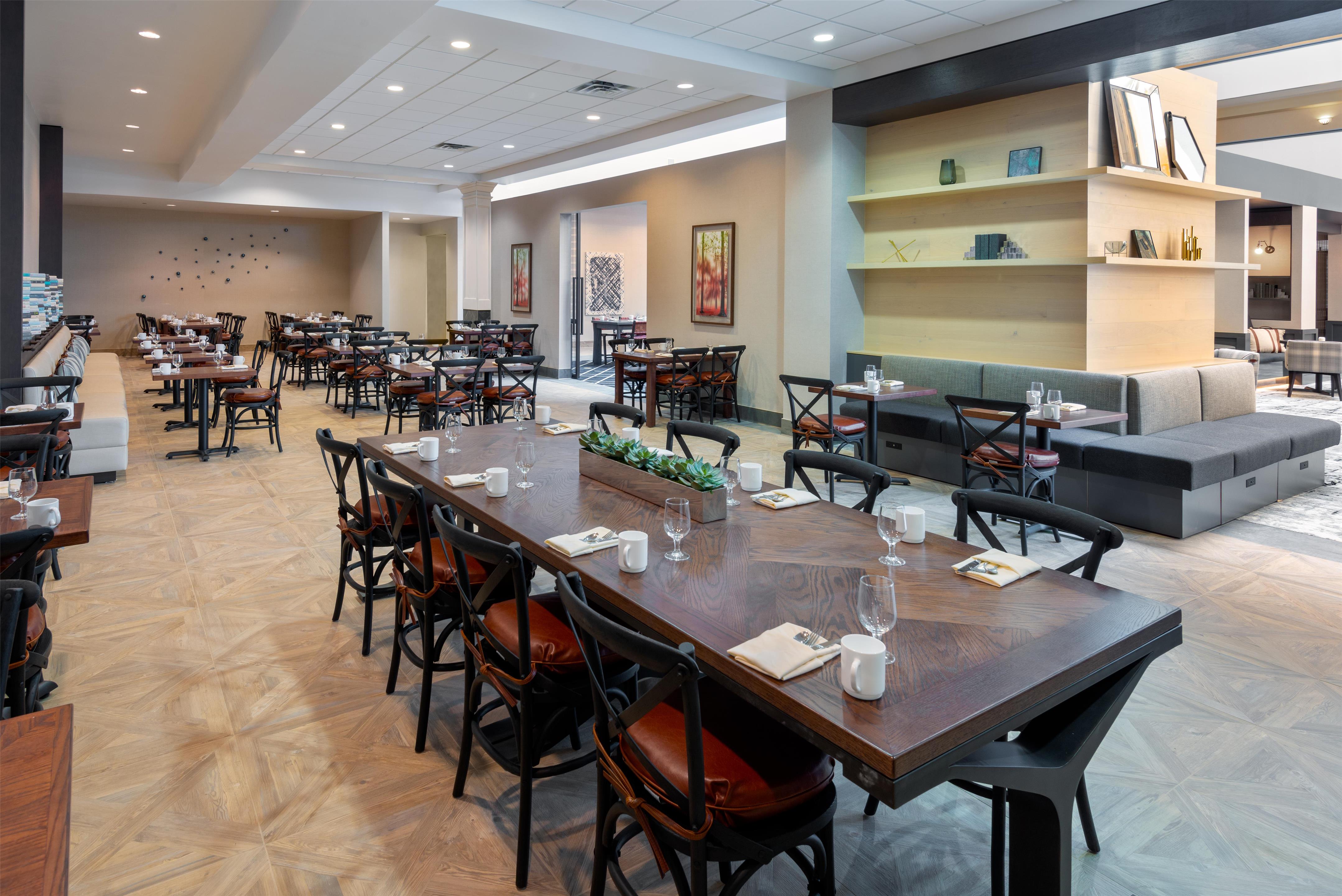 Restaurant | Hilton Charlotte Airport