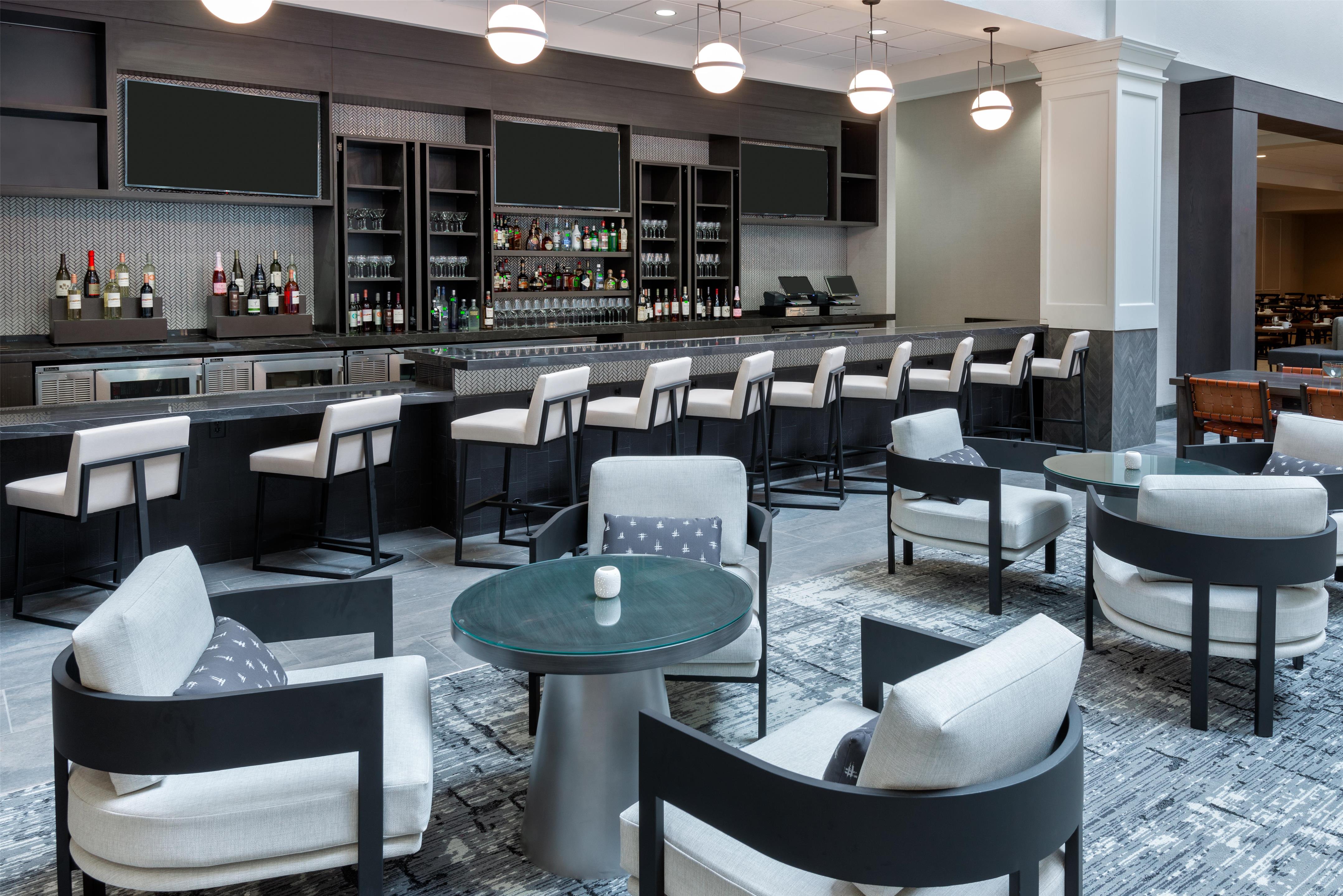 Restaurant | Hilton Charlotte Airport