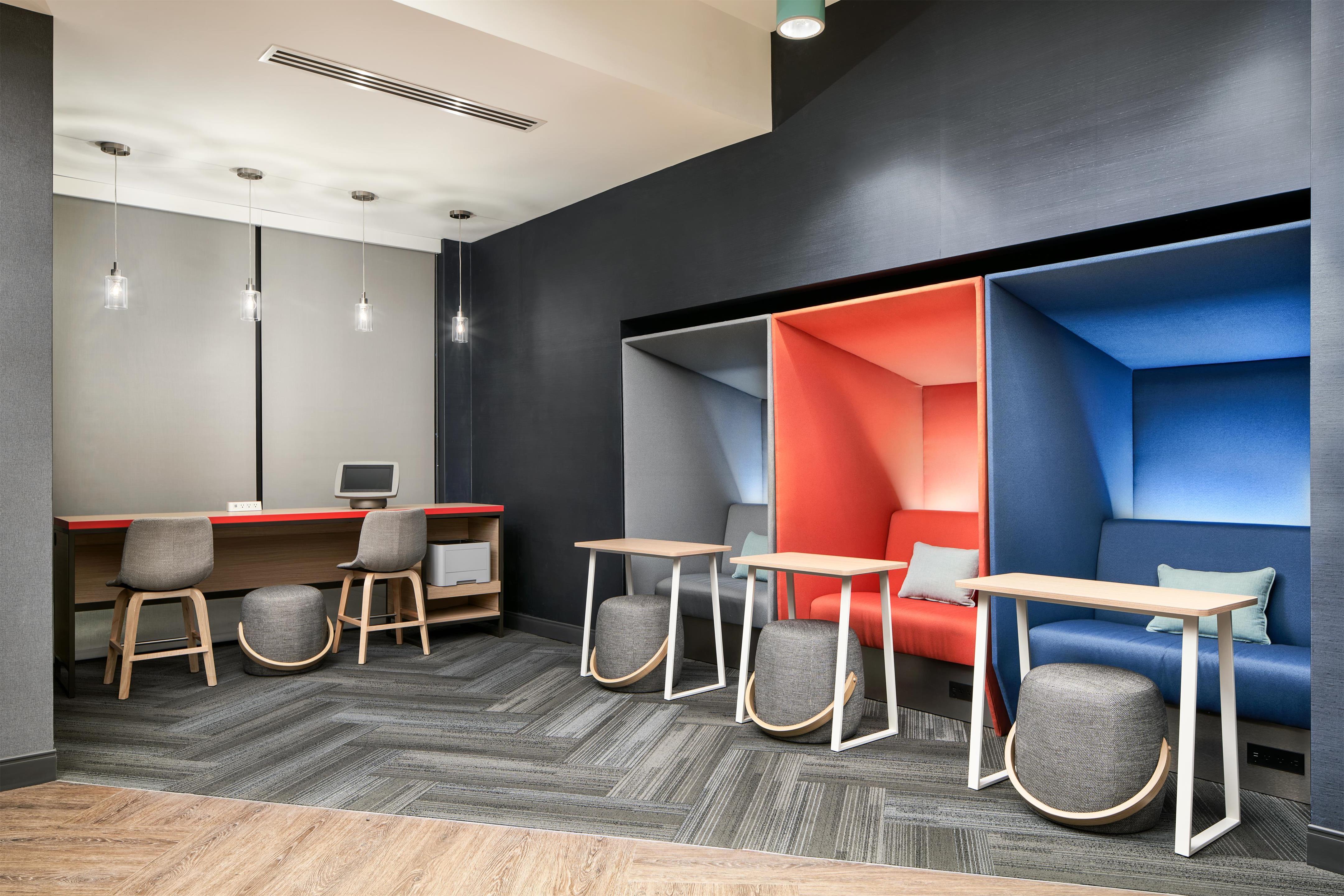 Lobby | Tru By Hilton Ft. Lauderdale Airport