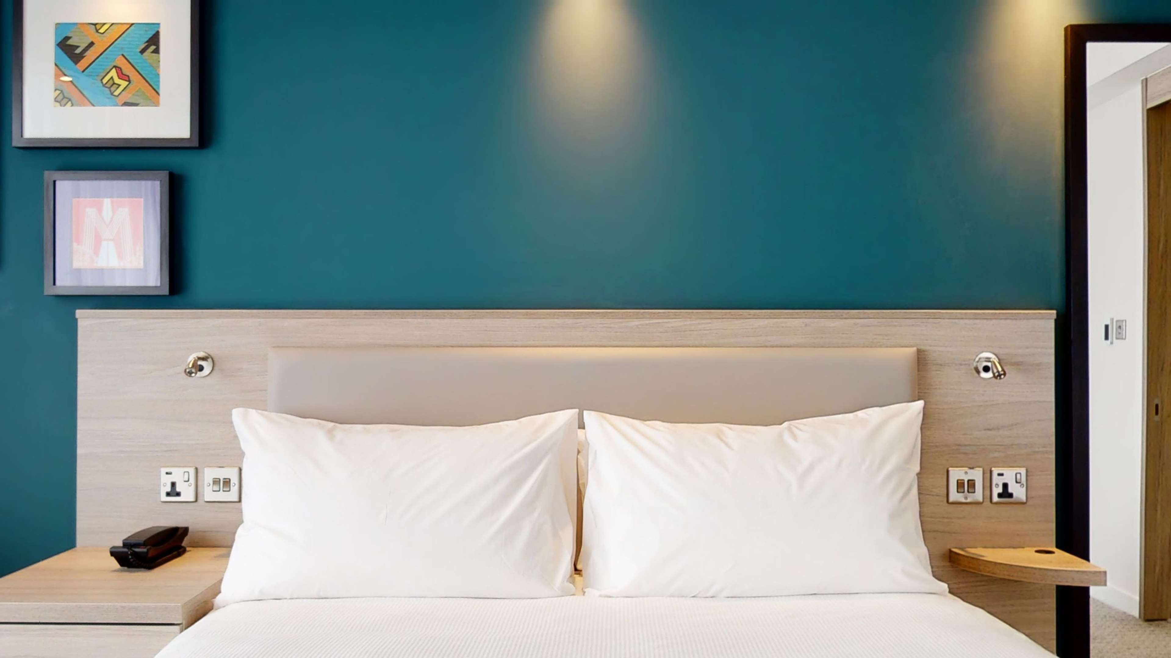 Hampton by Hilton Manchester Northern Quarter Room Type - QUEEN PREM ROOM W  LA