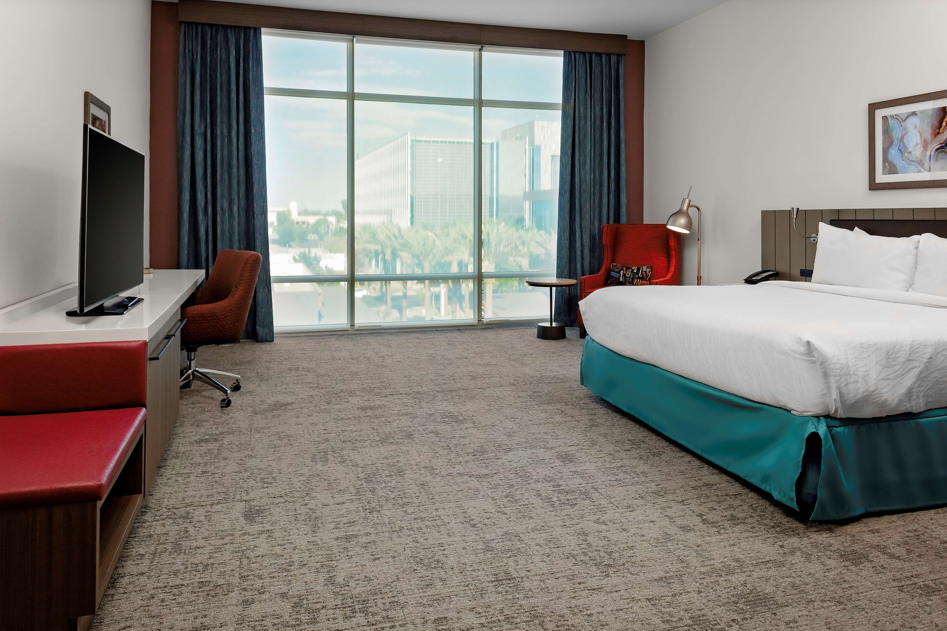 Hilton Garden Inn Chandler Downtown Room Type - 1 KG BED ACC RM W BATHTUB