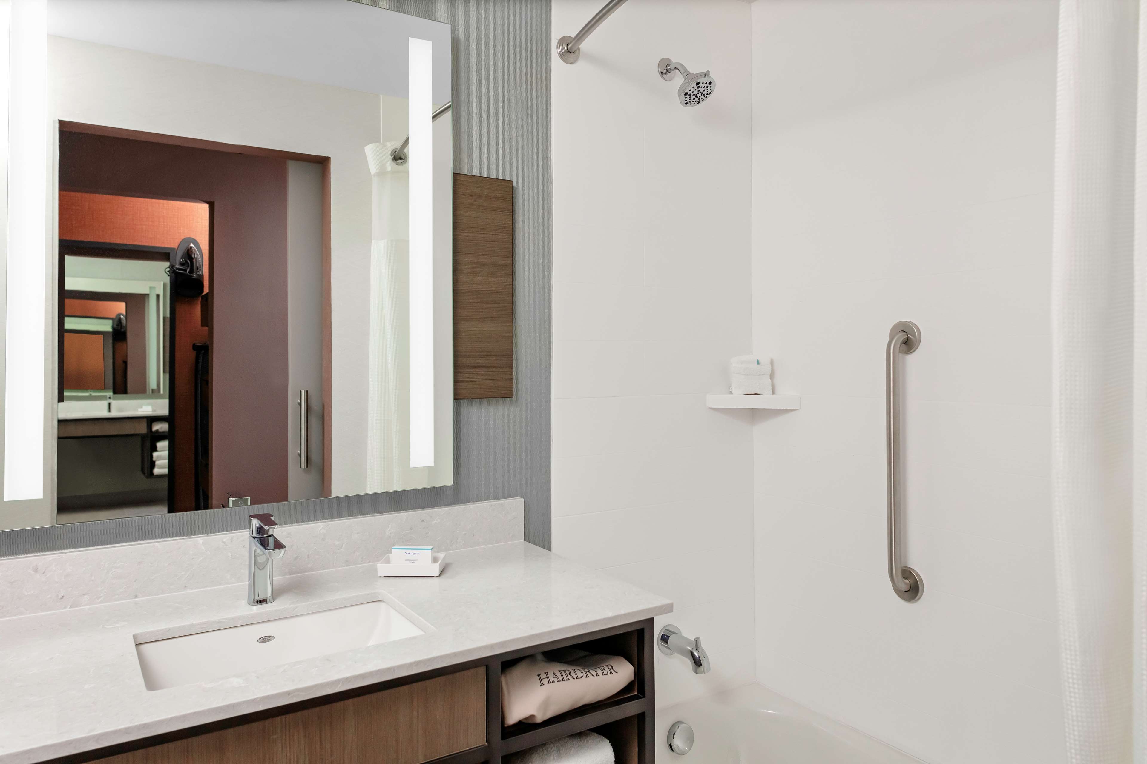 Hilton Garden Inn Chandler Downtown Room Type - 1 KING HEARING ACCESSIBLE