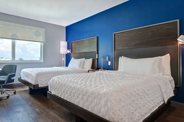  - Tru by Hilton Hotel Downtown St Petersburg