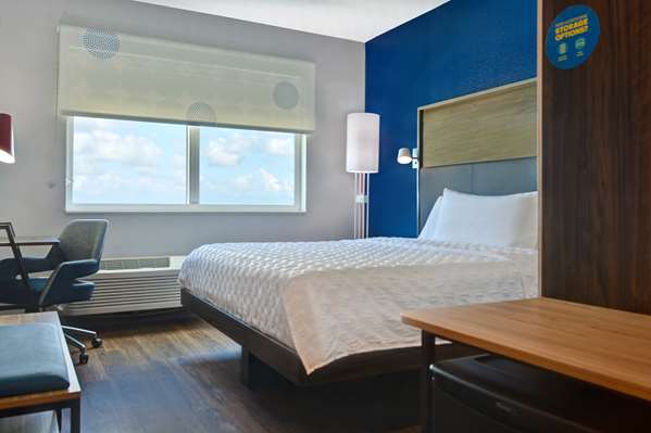  - Tru by Hilton Hotel Downtown St Petersburg