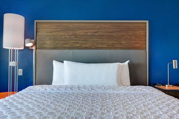  - Tru by Hilton Hotel Downtown St Petersburg