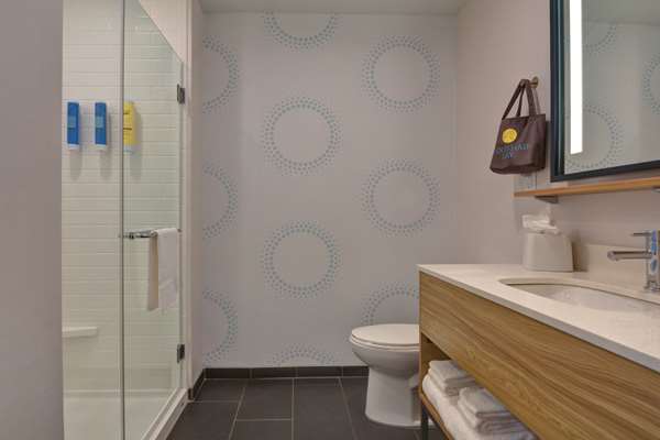  - Tru by Hilton Hotel Downtown St Petersburg