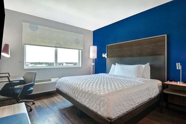  - Tru by Hilton Hotel Downtown St Petersburg