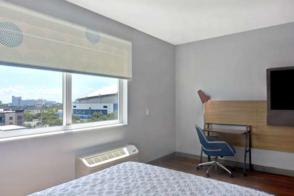  - Tru by Hilton Hotel Downtown St Petersburg