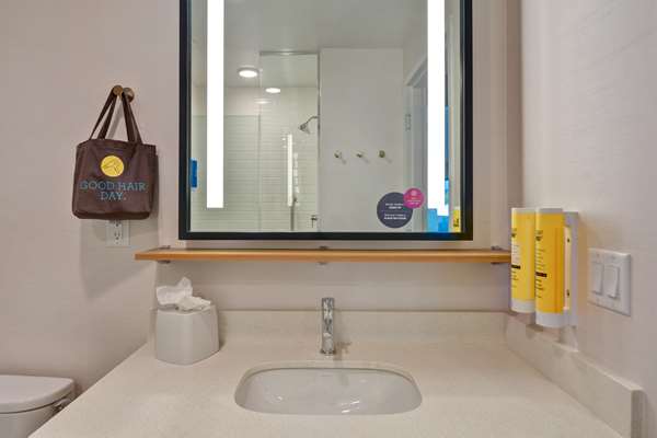  - Tru by Hilton Hotel Downtown St Petersburg