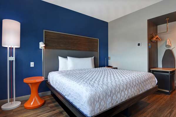  - Tru by Hilton Hotel Downtown St Petersburg