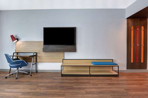  - Tru by Hilton Hotel Downtown St Petersburg