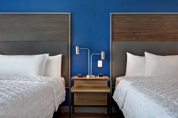  - Tru by Hilton Hotel Downtown St Petersburg