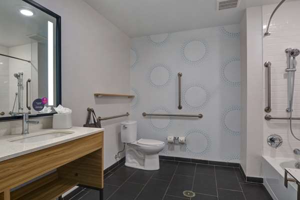  - Tru by Hilton Hotel Downtown St Petersburg