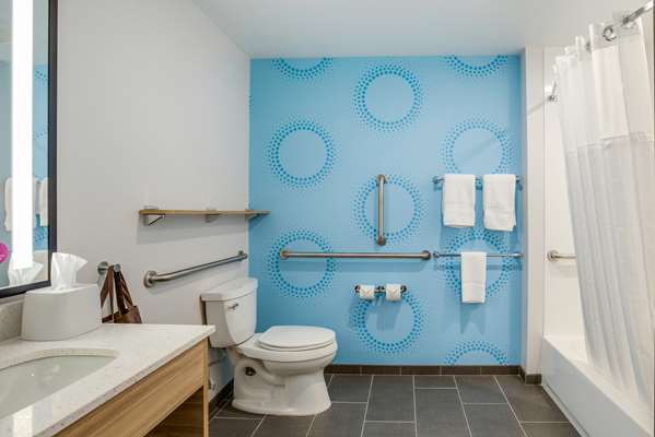  - Tru by Hilton Stevensville - I-94, Exit 23