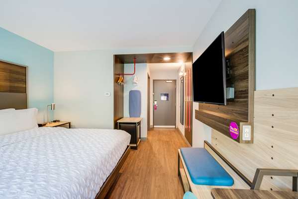  - Tru by Hilton Stevensville - I-94, Exit 23