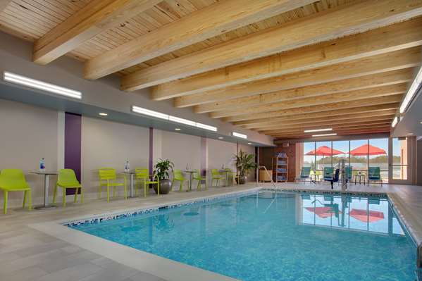 Pool - Home2 Suites by Hilton Lewes