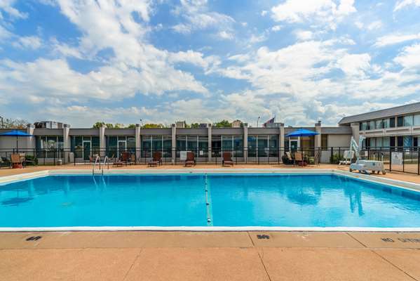 Pool - Quality Inn & Suites Vandalia - I-70, Exit 63