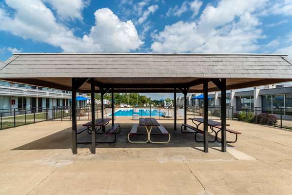 Pool - Quality Inn & Suites Vandalia - I-70, Exit 63
