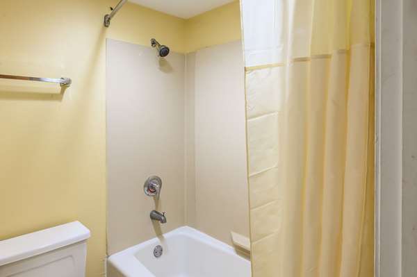  - Quality Inn East New Orleans - I-10, Exit 244