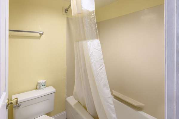  - Quality Inn East New Orleans - I-10, Exit 244