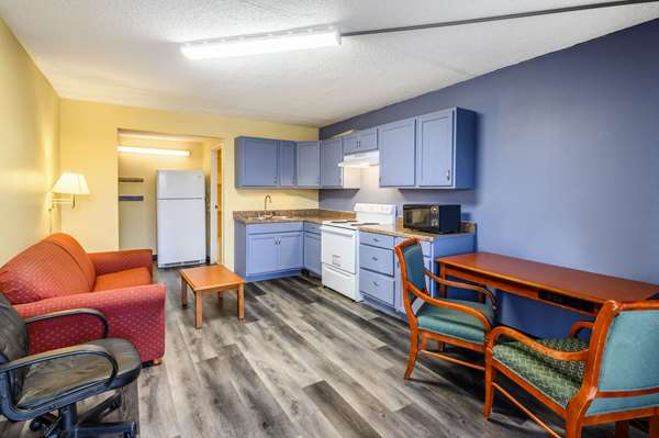 Suite - Quality Inn East New Orleans - I-10, Exit 244