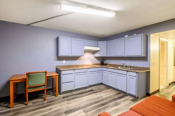 Suite - Quality Inn East New Orleans - I-10, Exit 244