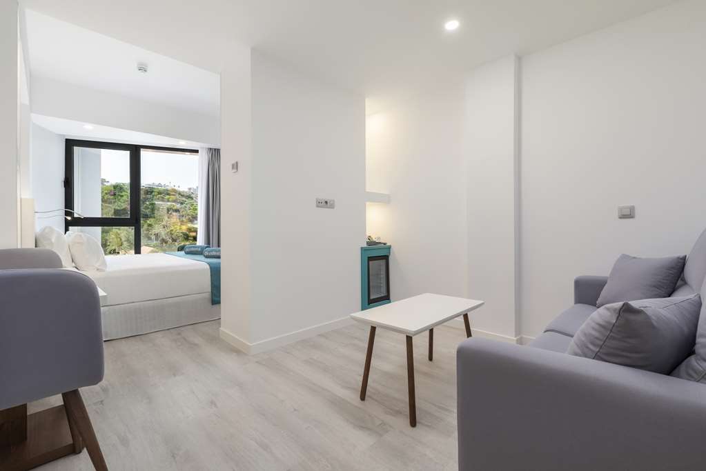 OCCIDENTAL LAS PALMAS-guestroom-Guest Room,Suite,On-Site.jpg