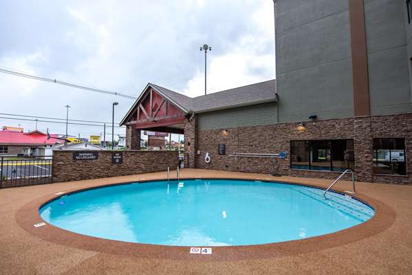 Pool - Best Western Plus Inn & Suites Pigeon Forge