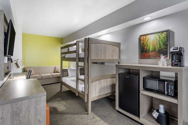 Suite - Best Western Plus Inn & Suites Pigeon Forge