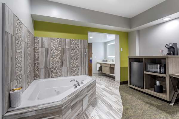  - Best Western Plus Inn & Suites Pigeon Forge