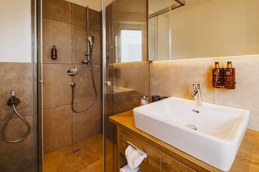 Elements Resort Zell am See, BW Signature Collection-guestroom-Guest Room,Suite,On-Site.jpg