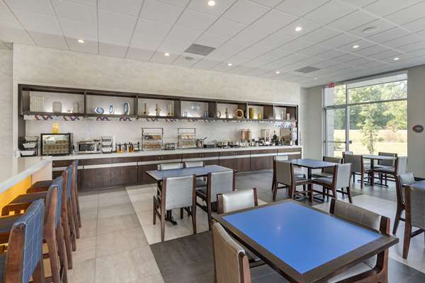 Amenities - GLo Best Western Savannah - I-95, Exit 94