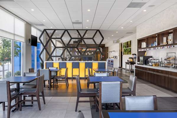 Amenities - GLo Best Western Savannah - I-95, Exit 94